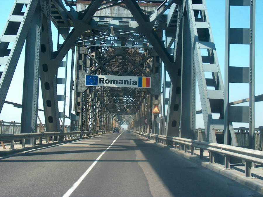 България и Румъния проучват пет места за мостове на Дунав